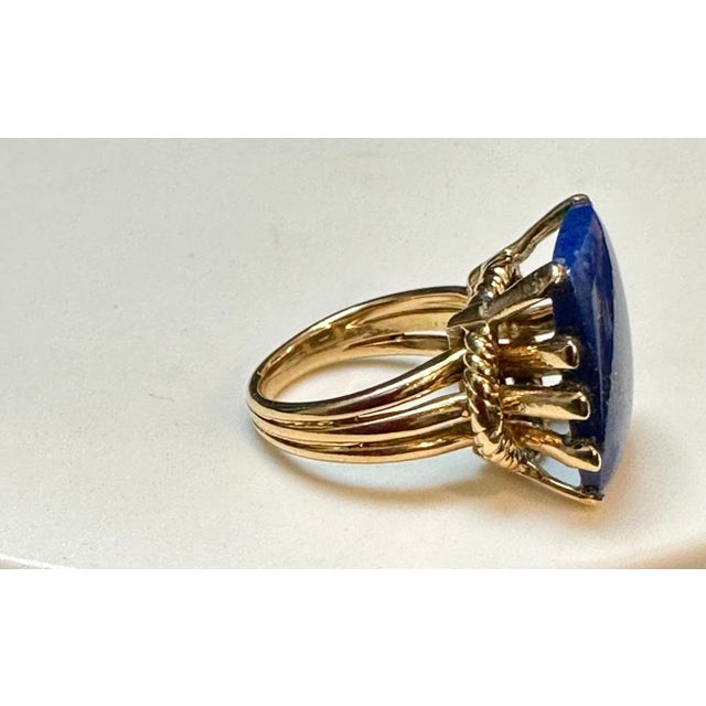 Blue 15 Ct Emerald cut Natural Lapis Lazuli Ring in 14 Kt Yellow Gold, Estate Size 7 For Sale - Image 8 of 18