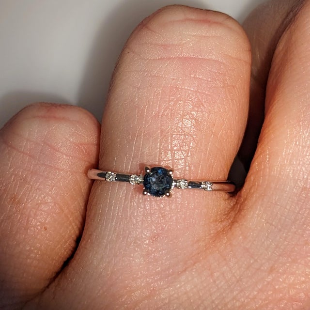Natural Alexandrite Ring w Natural Diamonds in Solid 14K White Gold Round 4mm For Sale - Image 4 of 9