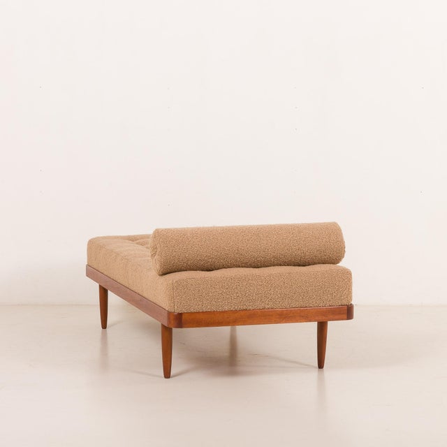 Mid-Century Modern Scandinavian Daybed in Natural Boucle Fabric, 1960s For Sale - Image 4 of 14