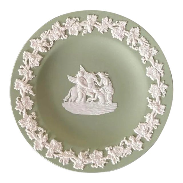 English Wedgwood Jasperware Sage Green Jewelry Dish With Neoclassical Horse Design For Sale