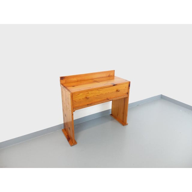 Vintage desk of the 70s 80s, in pine, with toboggan feet, sympathetic style of mountain chalet in the taste of Charlotte...