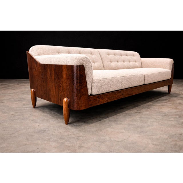 Jd Móveis Brazilian Rosewood Four-Seat Sofa in Warm Oatmeal Bouclé, Brazil, 1960s — Sculptural Form With Rounded Tapered Legs For Sale - Image 14 of 16