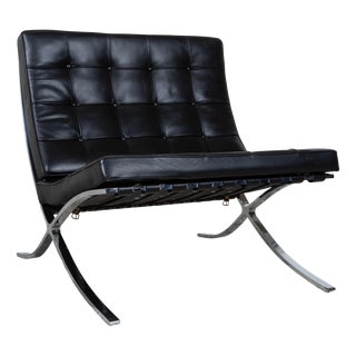 Barcelona Chair in Leather by Ludwig Mies Van Der Rohe for Knoll International For Sale