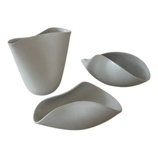 Vases and Bowl in White Stoneware by Stig Lindberg for Gustavsberg, 1950, Set of 3 For Sale