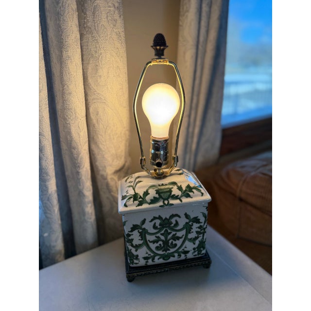 1940s Ceramic Lamp Base With a Green Motif • Square Ginger-Jar-Style Base For Sale - Image 6 of 6