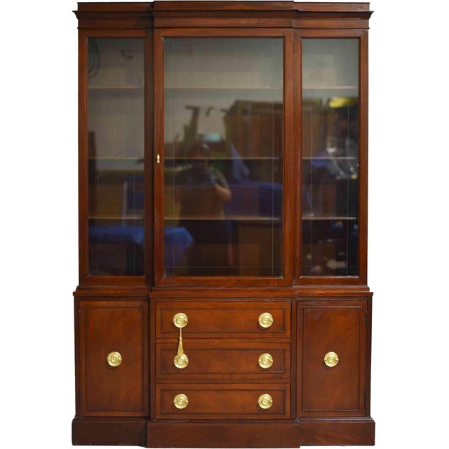 Mid Century Traditional Style Mahogany Display Curio China Cabinet by RWay For Sale - Image 13 of 14
