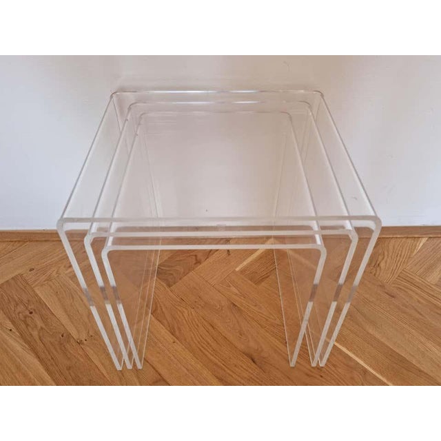 Vintage Postmodern Plexiglass Waterfall Nesting Tables 1980s, Set of 3 For Sale In Cincinnati - Image 6 of 14