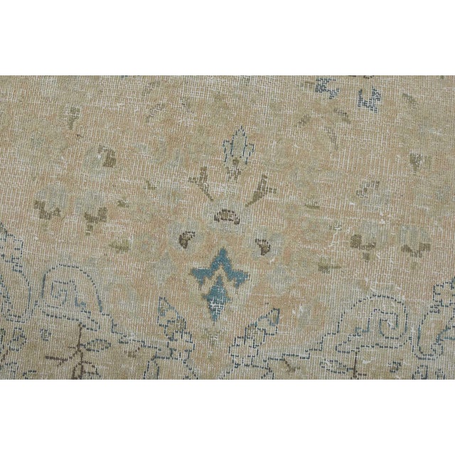 1980s Kerman Rug 8’7” X 12’11” Pink Wool Vintage Distressed Hand-Knotted Carpet For Sale - Image 5 of 15