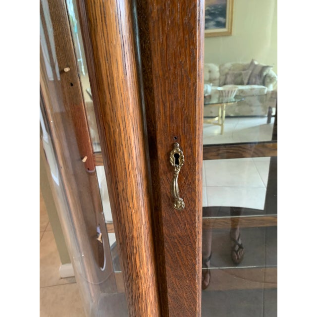 Antique Tiger Oak Curved Glass Mirrored Back Curio Cabinet on Claw Feet For Sale - Image 4 of 12
