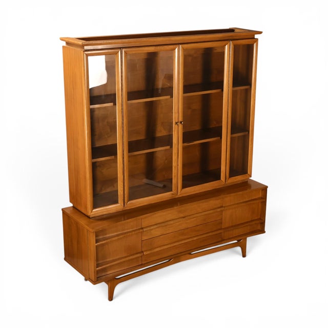 1960s Young Manufacturing Concave Vintage Mid Century Modern China Cabinet C. 1960s, Attributed For Sale - Image 5 of 13