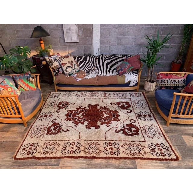 "Shape: Rectangle Size: 180x124 cm Regional Design: Moroccan Material: Wool Item Length: 180 cm Colour: Multicoloured...