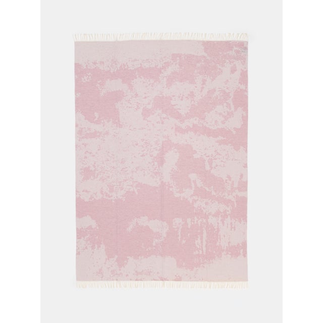 Jacquard wool and cashmere blanket with classic "Stucco" motif from the Villa Como Collection.