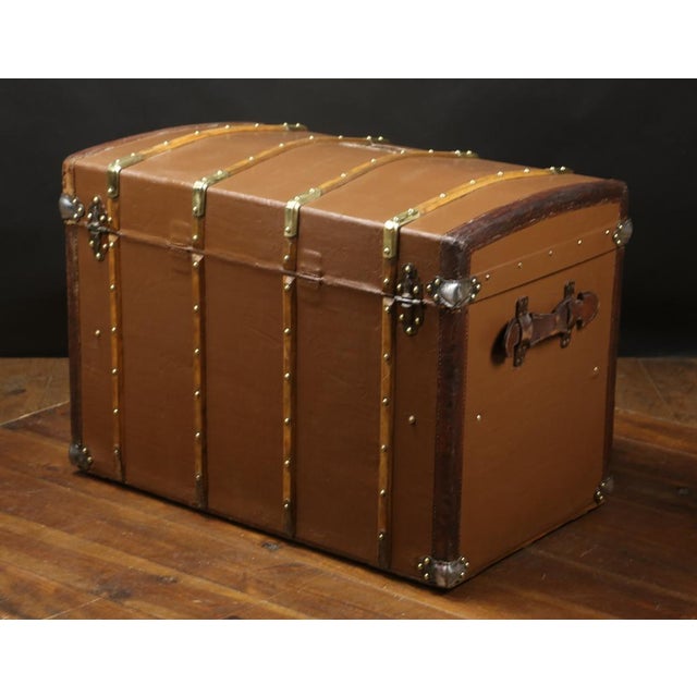 Belgian Curved Leather Trunk from Delvaux, 1920s For Sale - Image 6 of 9