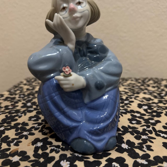 Vintage Porcelana De Cuernavaca Hand-Painted Porcelain "Pensive Clown" Figurine, Mexico For Sale In New Orleans - Image 6 of 8