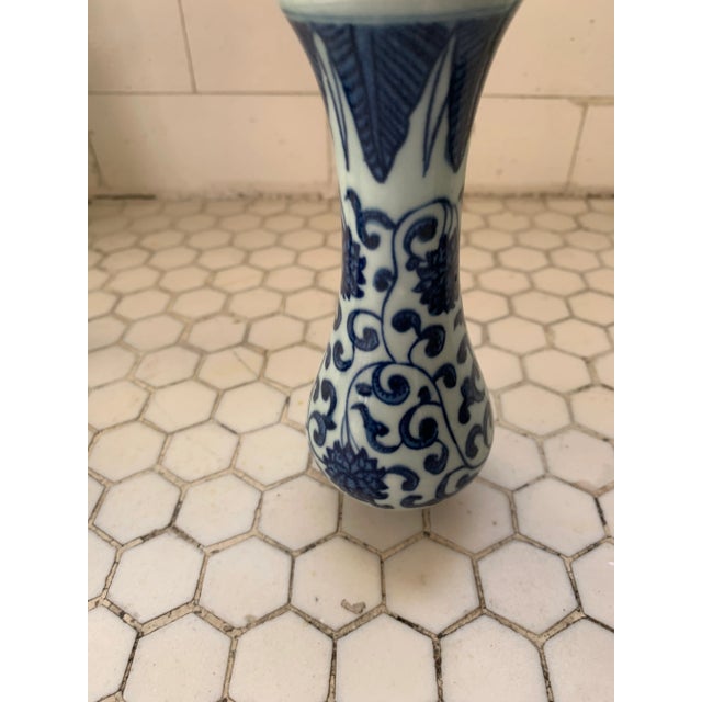 1990s Blue & White Porcelain Floral Chinoiserie Vase For Sale - Image 5 of 6