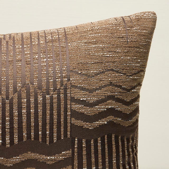 This pillow features El Dorodo with a knife edge finish. A combination of smooth satin weave and chunky chenille yarns...