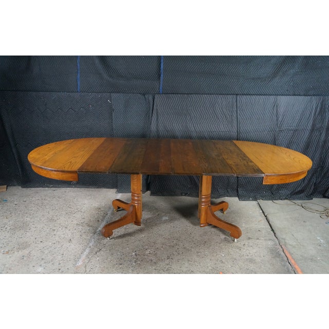 Antique American Classical Victorian Scrolled Oak Round Extendable Dining Table For Sale - Image 13 of 18