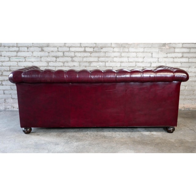 Late 20th Century English Traditional Chesterfield Tufted Oxblood Leather Sofa For Sale - Image 12 of 18