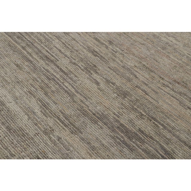 Rug & Kilim’s Contemporary Textural Rug in Gray and Beige Tones For Sale In New York - Image 6 of 7