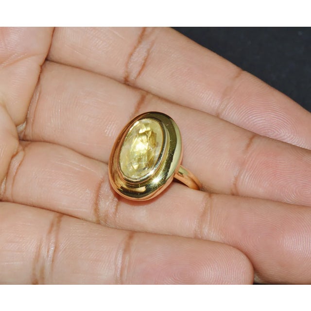 Contemporary GIA Certified Natural 6.80cts Ceylon Yellow Sapphire 18K Solid Gold Bezel Dome Puff Ring, size 5.5 For Sale - Image 3 of 9