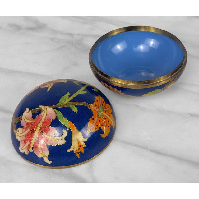 Vintage Chinese Cloisonne Blue Enamel Floral Round Storage Box For Sale - Image 6 of 8