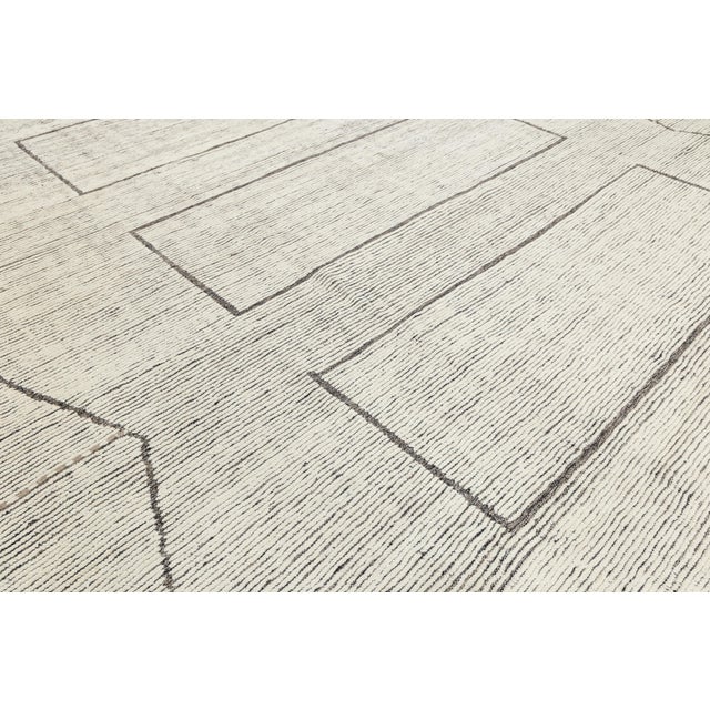 Ivory Modern Minimalist Moroccan Style Wool Rug – Handmade Geometric Linear Design For Sale - Image 8 of 10