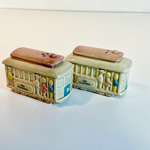 1960s Vintage Boho Chic Americana San Francisco Cable Car Salt & Pepper Shakers - A Pair. For Sale - Image 10 of 12