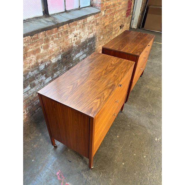 1960s Florence Knoll 4 Drawer Walnut Dresser For Sale - Image 10 of 14