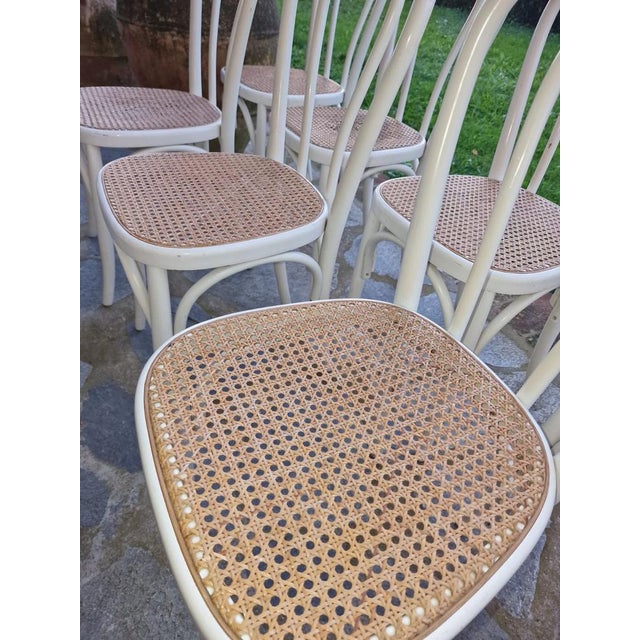 Bistro Chairs in White Painted Beech and Vienna Straw attributed to Michael Thonet, 1980s, Set of 8 For Sale - Image 9 of 16