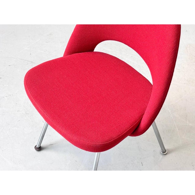 Vintage Executive Chair with Red Fabric Upholstery by Eero Saarinen for Knoll International, 1960s For Sale - Image 10 of 16