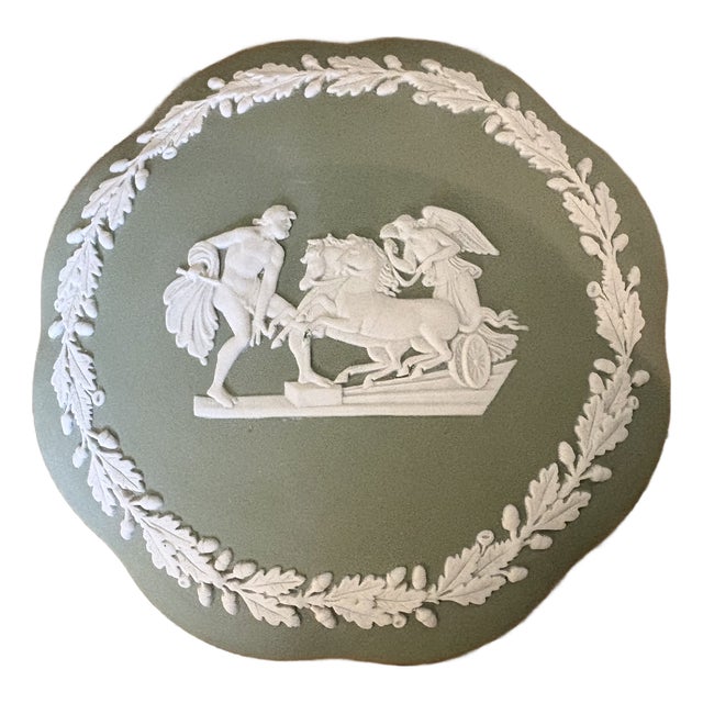 Vintage 1950 English Wedgwood Jasperware Green Neoclassical Relief Lidded Trinket Box For Sale