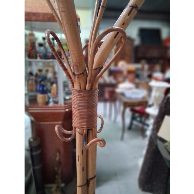 Parrot Coat Rack in Bamboo and Rattan Dimensions: H. 198 cm Charming freestanding coat rack made of bamboo and rattan,...