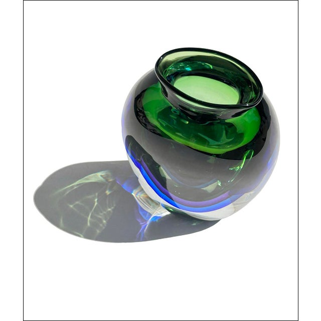 1980s Murano Italian Art Glass Three Color Sommerso Mid Century Vase For Sale - Image 5 of 7