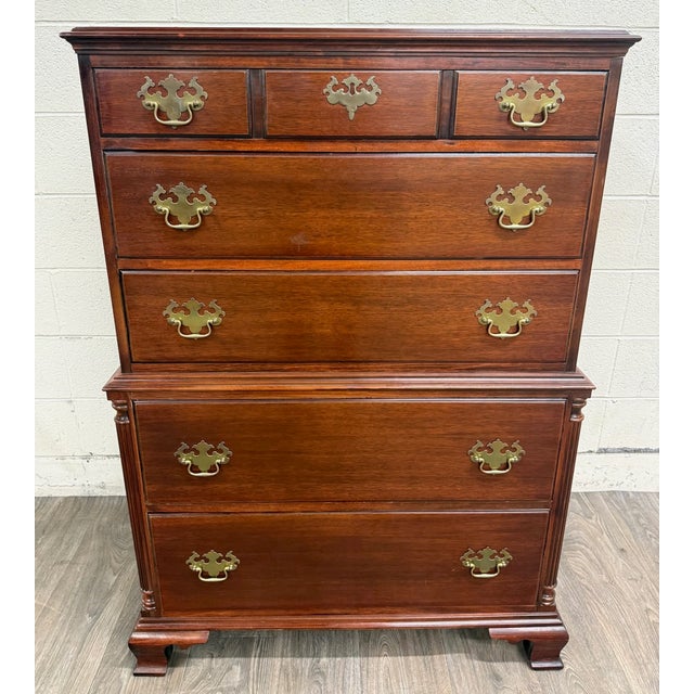 This is a vintage Thomasville Chair Company mahogany chest-on-chest dresser featuring classic Georgian and Chippendale...