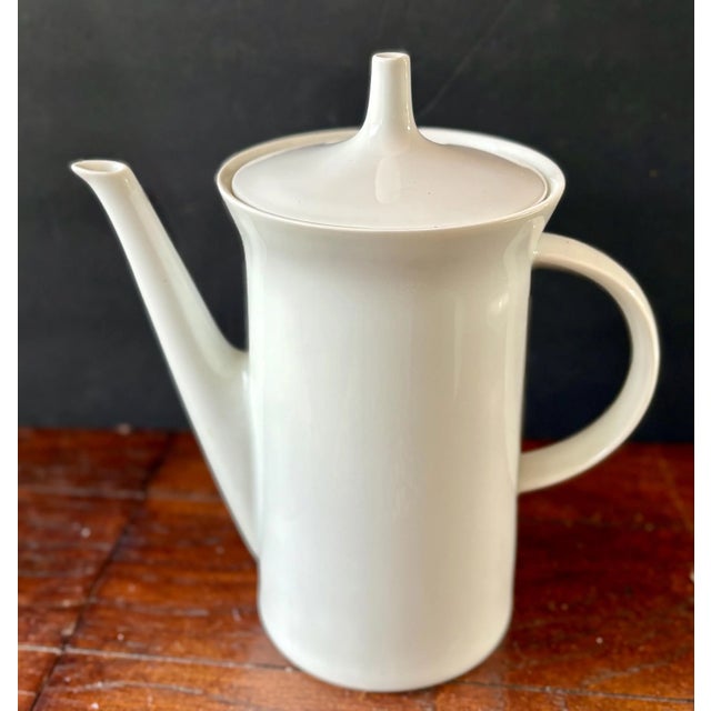This coffee pot from the Lienar Berlin line by Rosenthal is a beautiful example of midcentury modern design. Made in...