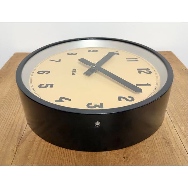 Industrial Black Factory Wall Clock from IBM, 1950s For Sale - Image 11 of 15