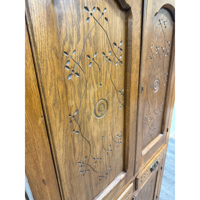 Early 20th Century Antique Victorian Early American Quarter Sawn Oak Pie Safe For Sale - Image 5 of 16