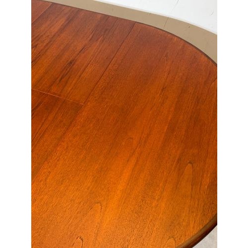 Mid-Century Modern Round to Oval Extendable Teak Dining Table For Sale - Image 3 of 7