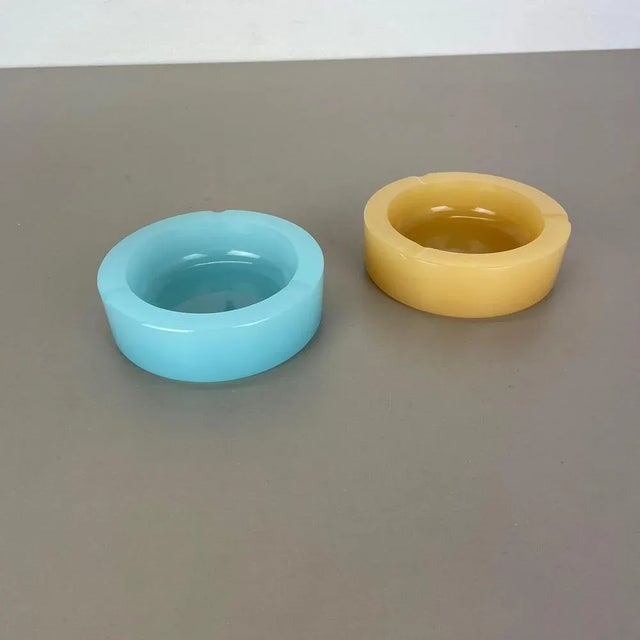 Murano Opaline Glass Ashtrays from Cenedese, 1960s, Set of 2 For Sale - Image 4 of 18
