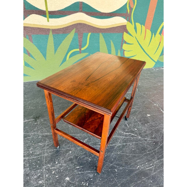 1960s Danish Modern Rosewood Flip Top Expandable Bar Cart For Sale - Image 9 of 12