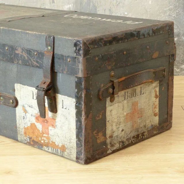 First World War Wooden Chest with Red Cross For Sale - Image 9 of 15
