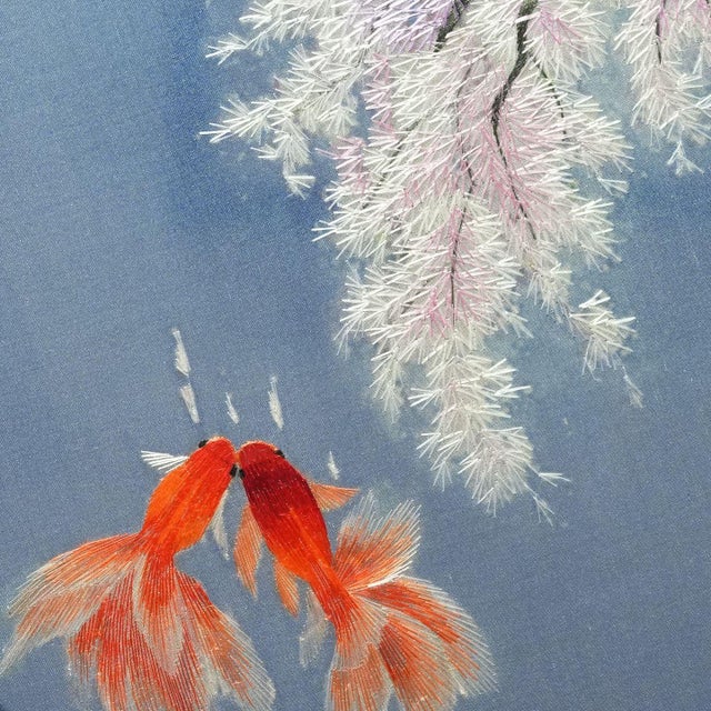 2020s Double-Sided Suzhou Embroidery Goldfish Artwork – Handcrafted Silk Feng Shui Decor For Sale - Image 5 of 5