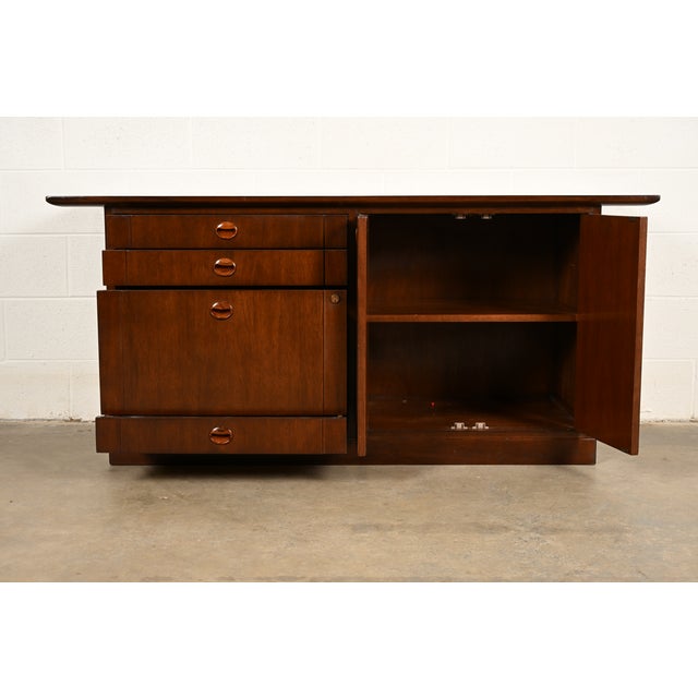 1960s Edward Wormley for Dunbar Mid-Century Modern Walnut and Rosewood Sideboard Credenza | Circa 1960s For Sale - Image 5 of 13