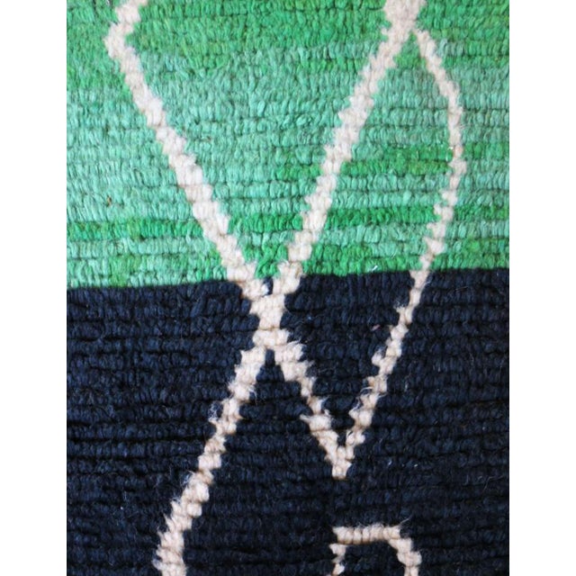 Vintage Moroccan Runner Rug – Handwoven Berber Wool with Geometric Motifs This vintage Moroccan runner rug is a striking...