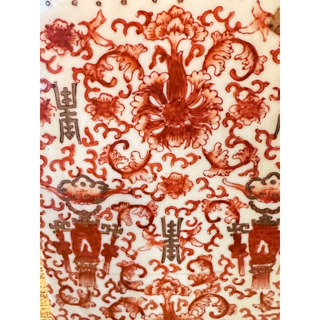Chinoiserie Vintage Chinoiserie Red & White Porcelain Square Ginger Jar Table Lamp With Red Shade For Sale - Image 3 of 5