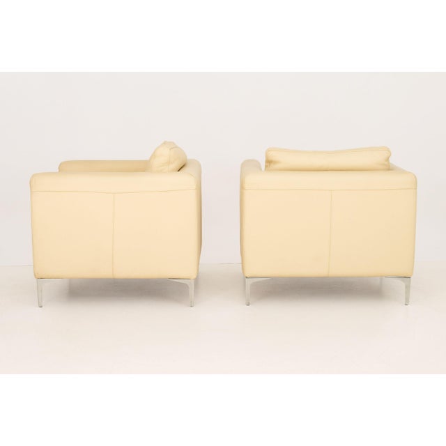 Metal Pair of Nicoletti Off-White Leather Upholstered Club Chairs For Sale - Image 7 of 8