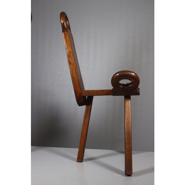 Brown Mid-Century Modern Brutalist Tripod Chairs with Hand Carved Details, 1950s, Set of 2 For Sale - Image 8 of 17