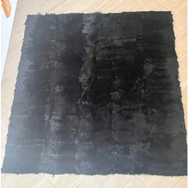 Minotti Alps Rug in Black New Zealand Sheepskin, Italian Modern Design For Sale In Palm Springs - Image 6 of 14