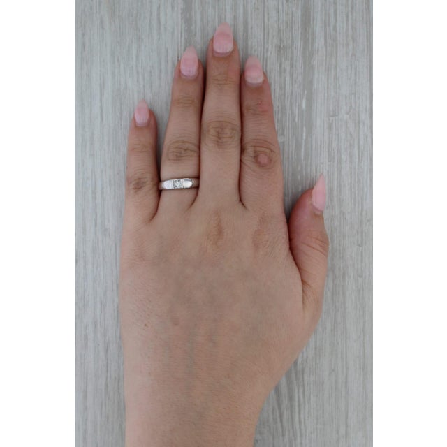 Modern 0.20ctw Princess Solitaire Wedding Band Stackable Ring Size 6.5 18k White Gold For Sale - Image 3 of 8