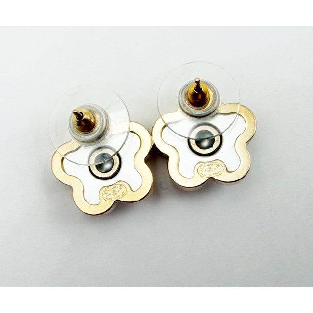 Contemporary Chanel Gold CC Ivory Daisy Flower Piercing Earrings, A Pair For Sale - Image 3 of 6